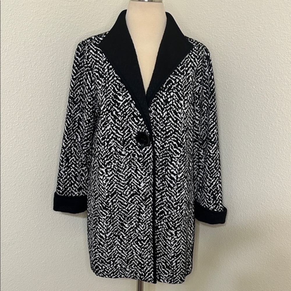 JM Collection Women's Black and White Patterned Coat M Medium